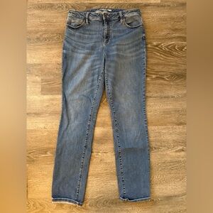 Lands' End SZ 14 mid rise, curvy skinny jeans. Great condition.